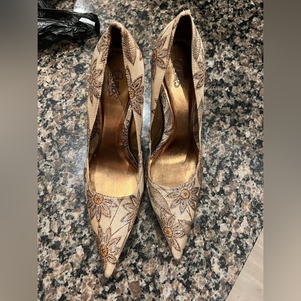 Elegant Floral Embroidered Heels - Picture 2 of 8